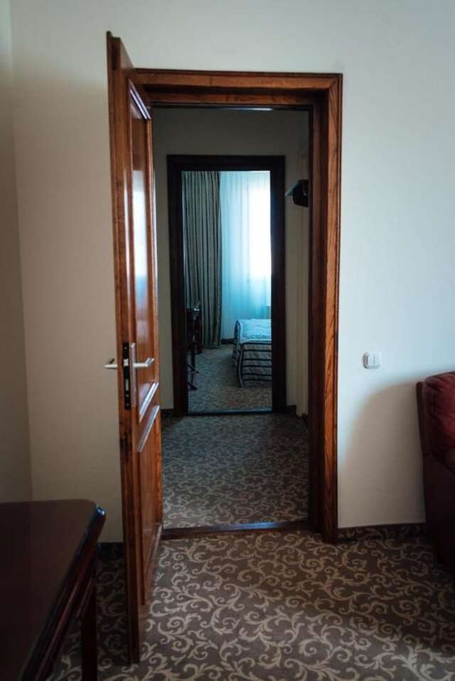 Отель Hotel Onix Клуж-Напока-21