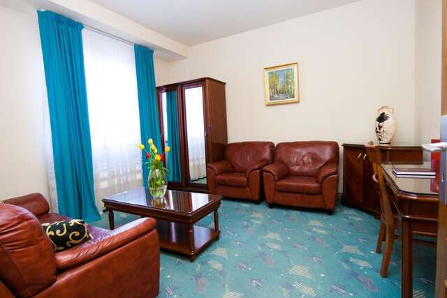Отель Hotel Onix Клуж-Напока-38